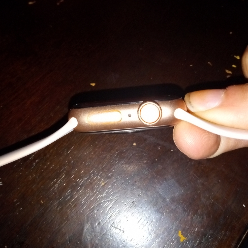 Apple Watch SE GPS, 40mm Gold Aluminum Case with Pink Sand Sport Band